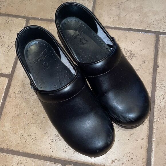 Dansko Matte Black Cabrio Clogs - Picture 2 of 8
